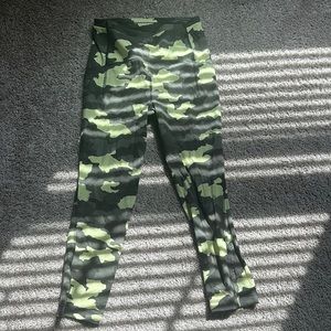 Lululemon wonder under camo leggings full length